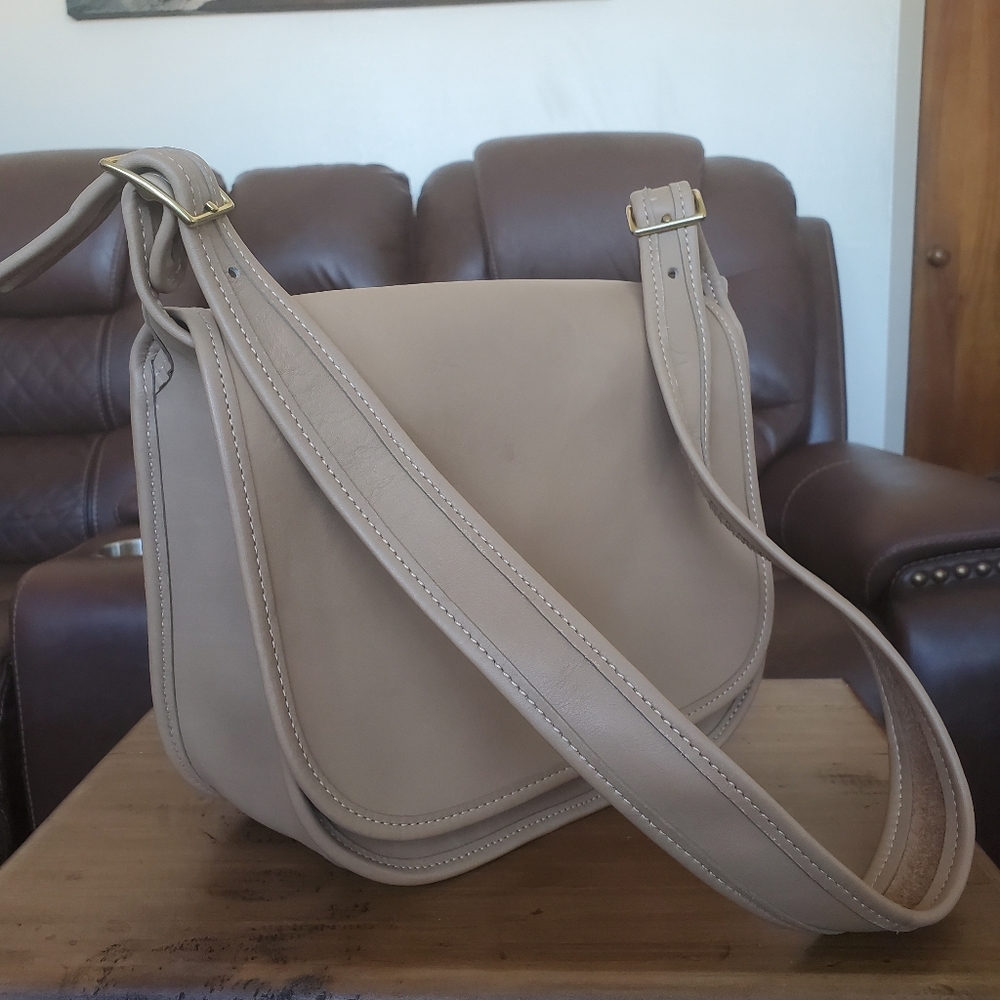 Vintage Coach Classic Shoulder Handbag 9170